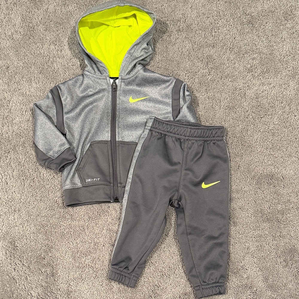 Nike Track Set
